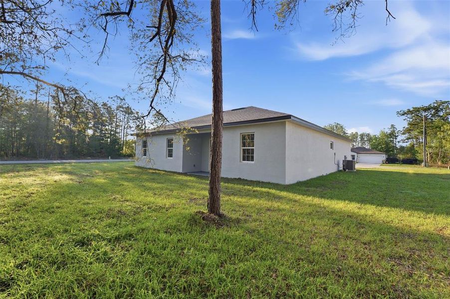 Exterior details and patio area of a home in , Dunnellon (Image 22). Exterior details and patio area of a home in , Dunnellon (Image 22).