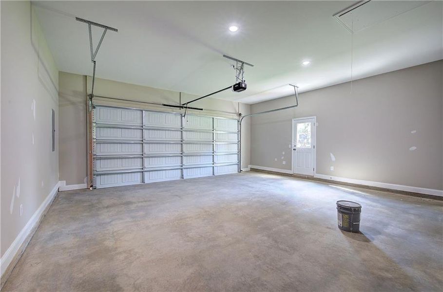 Spacious, unfurnished interior of a new home in , Dallas (Image 19).