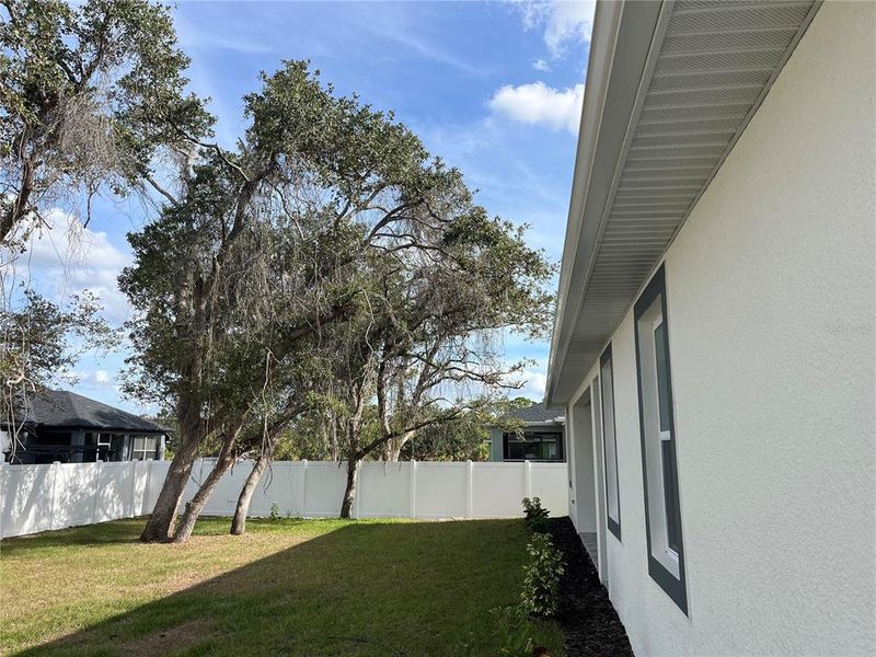 Exterior details and patio area of a home in , North Port (Image 3).