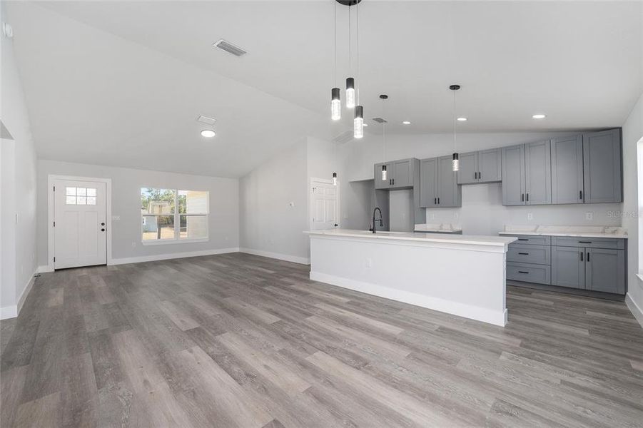 Spacious, unfurnished interior of a new home in , Dunnellon (Image 32).