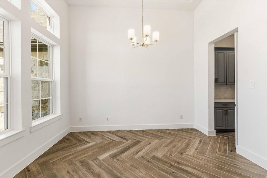 Spacious, unfurnished interior of a new home in Valencia, Manvel (Image 16).