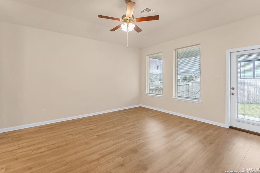 Spacious, unfurnished interior of a new home in Bricewood, San Antonio (Image 19).
