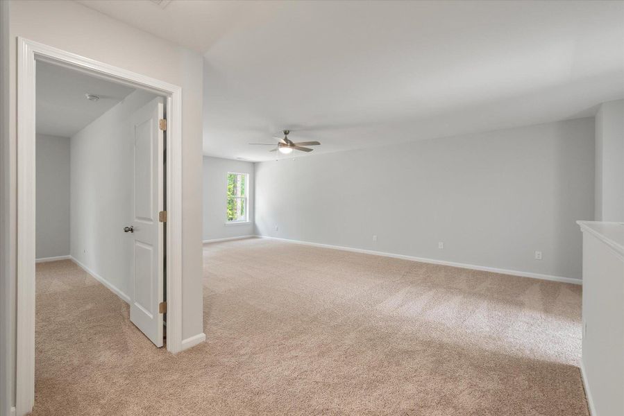 Spacious, unfurnished interior of a new home in Parker's Preserve, Ridgeville (Image 23).