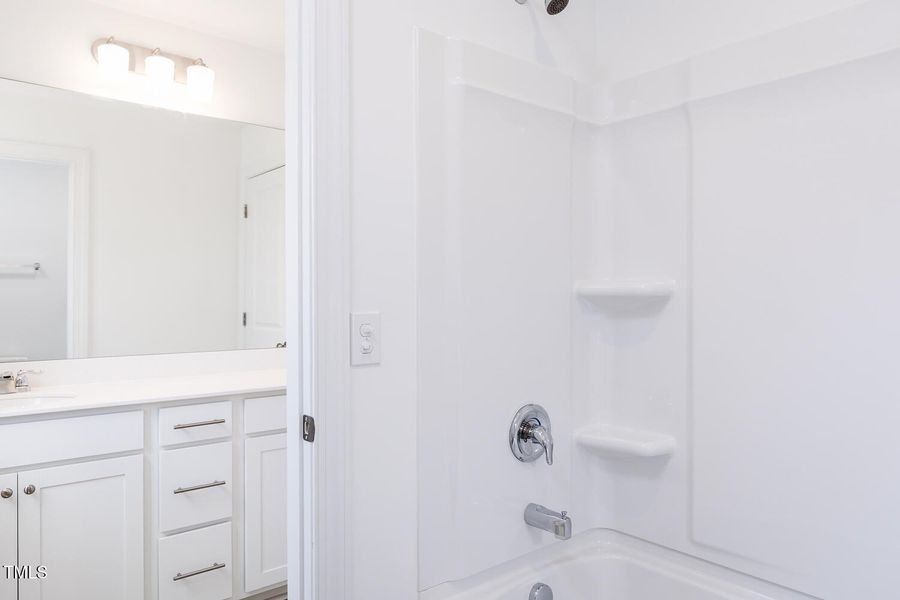 Lot 36-HG bath tub vanity