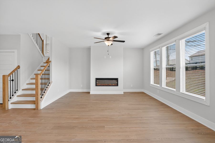 Spacious, unfurnished interior of a new home in The Fairways at Mirror Lake, Villa Rica (Image 21).