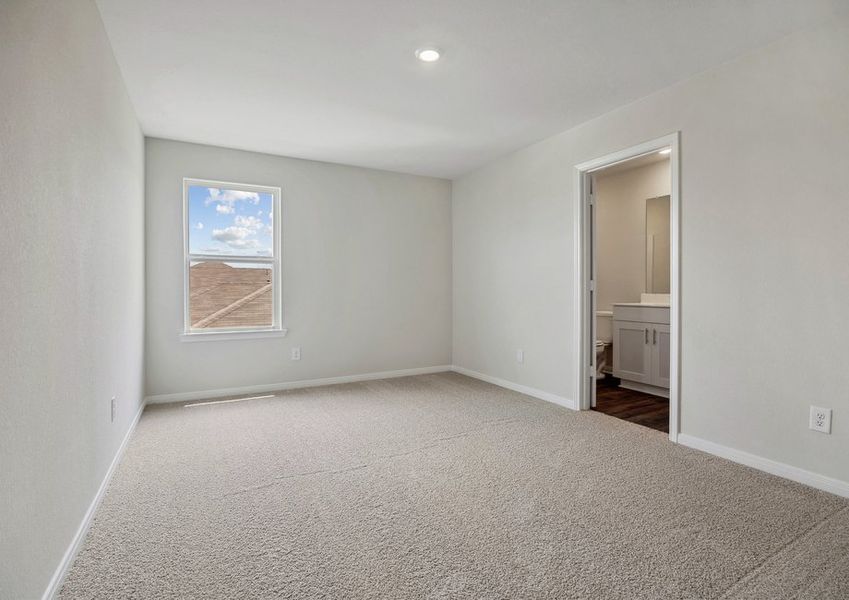 Fifth bedroom with its own bathroom and walk-in closet