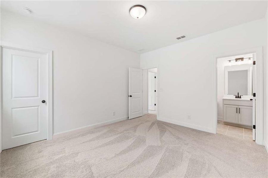 Spacious, unfurnished interior of a new home in East Harbor II at Chestatee, Dawsonville (Image 29).