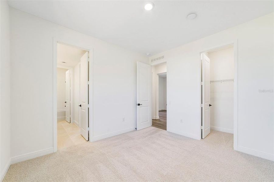 Spacious, unfurnished interior of a new home in Acuera Estates, Apopka (Image 25).