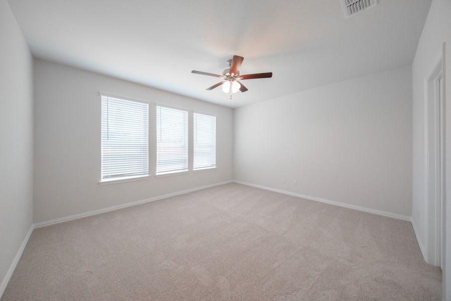 Spacious, unfurnished interior of a new home in Verandah, Royse City (Image 24).