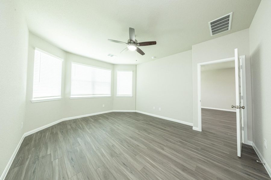 Spacious, unfurnished interior of a new home in Ridgeland Hills, Willis (Image 15).