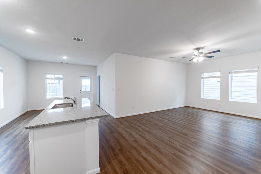 Spacious, unfurnished interior of a new home in Cool Water, Jarrell (Image 12).