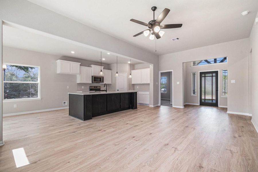 Spacious, unfurnished interior of a new home in Oakwood Ranch, Willis (Image 25).