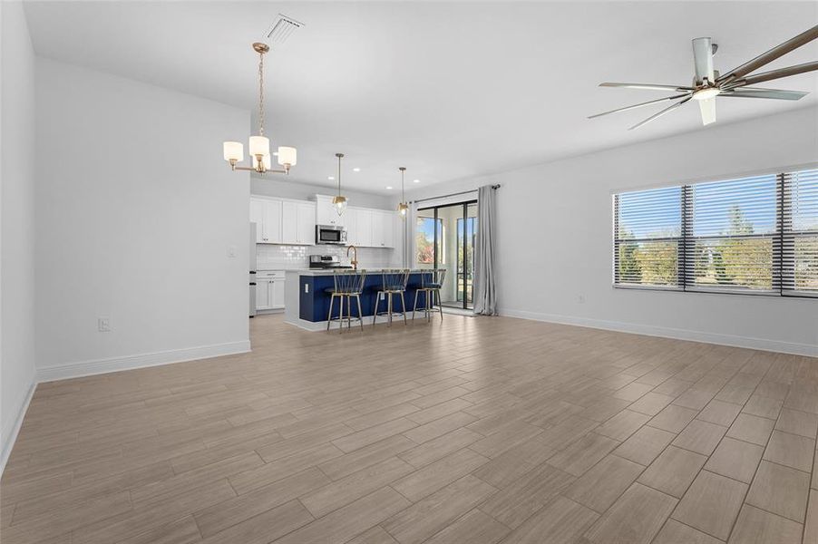 Spacious, unfurnished interior of a new home in , Sarasota (Image 22).