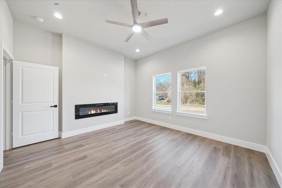 Spacious, unfurnished interior of a new home in , Waxahachie (Image 22).