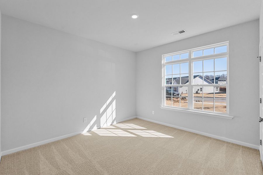 Spacious, unfurnished interior of a new home in Fieldstone, Lexington (Image 32).
