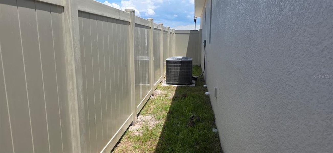 Exterior details and patio area of a home in , Winter Haven (Image 3).
