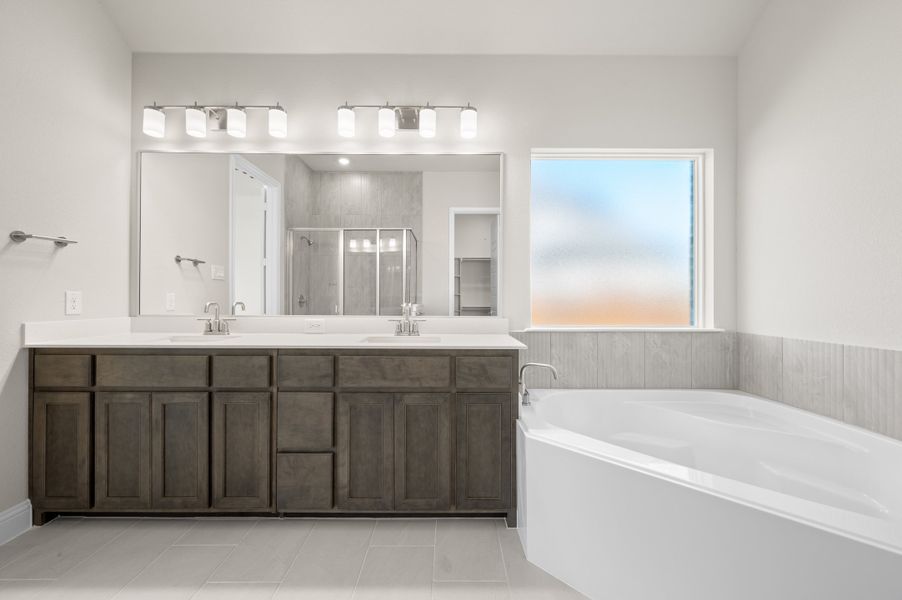 Furnished interior view inside a new home in Myrtle Creek, Waxahachie (Image 10).