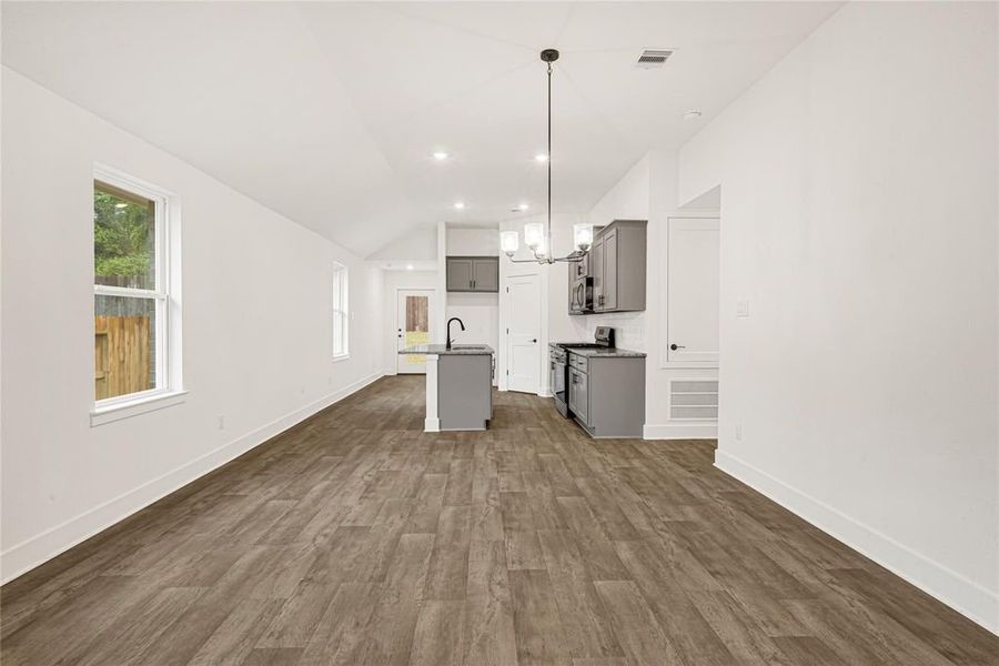 Spacious, unfurnished interior of a new home in Stonebrooke, Conroe (Image 14). Spacious, unfurnished interior of a new home in Stonebrooke, Conroe (Image 14).