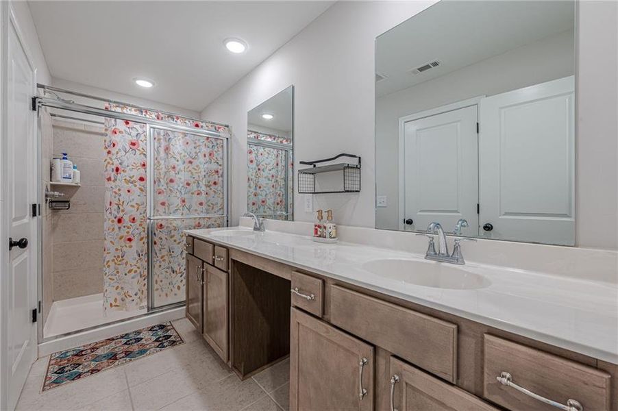 Furnished interior view inside a new home in , Atlanta (Image 39).