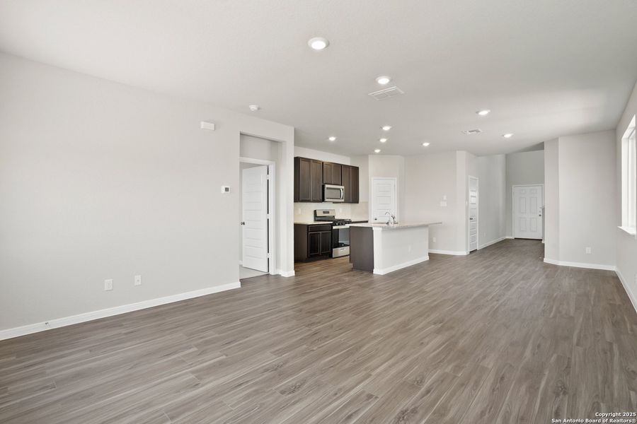 Spacious, unfurnished interior of a new home in Hickory Ridge, Elmendorf (Image 20). Spacious, unfurnished interior of a new home in Hickory Ridge, Elmendorf (Image 20).