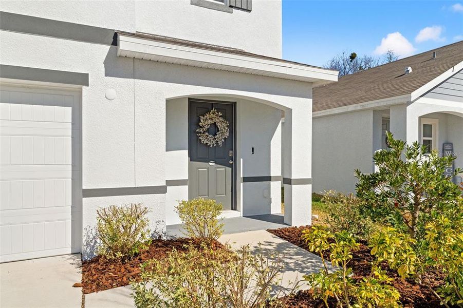 Exterior details and patio area of a home in Harvest Ridge, Zephyrhills (Image 3).