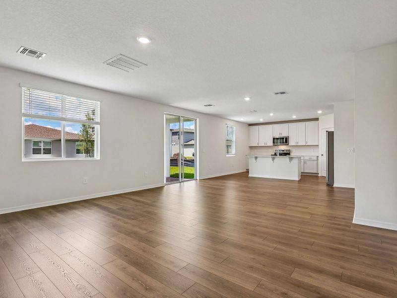 Spacious, unfurnished interior of a new home in Crosswinds - Signature Series, Haines City (Image 7).
