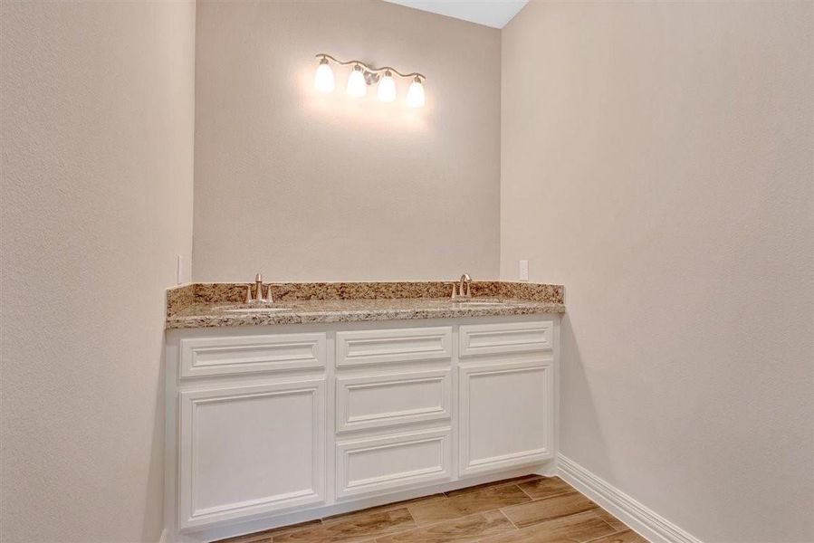 DOUBLE SINKS IN PRIMARY BATH DOUBLE SINKS IN PRIMARY BATH