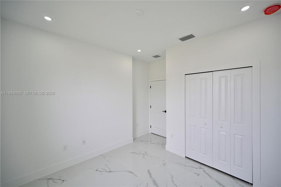 Spacious, unfurnished interior of a new home in , Lehigh Acres (Image 14).