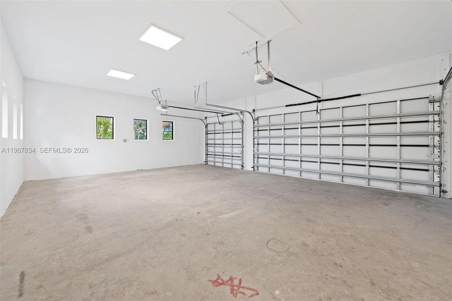 Spacious, unfurnished interior of a new home in , Davie (Image 30).