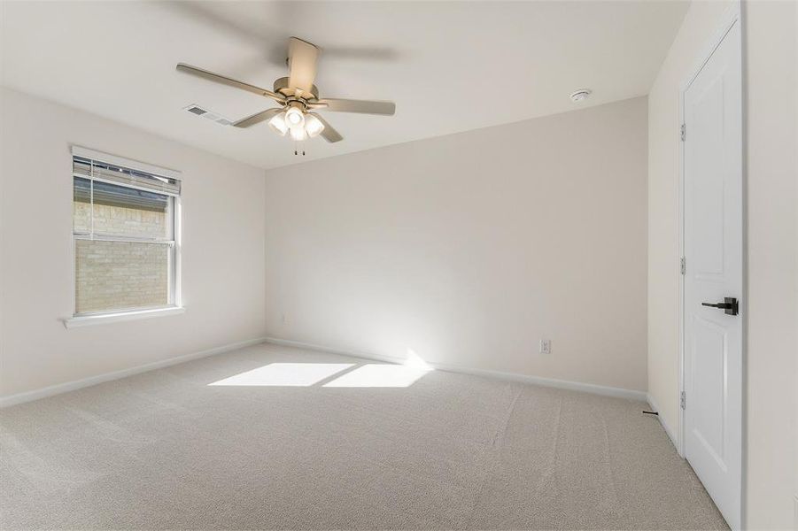 Spacious, unfurnished interior of a new home in La Terra, Celina (Image 24).