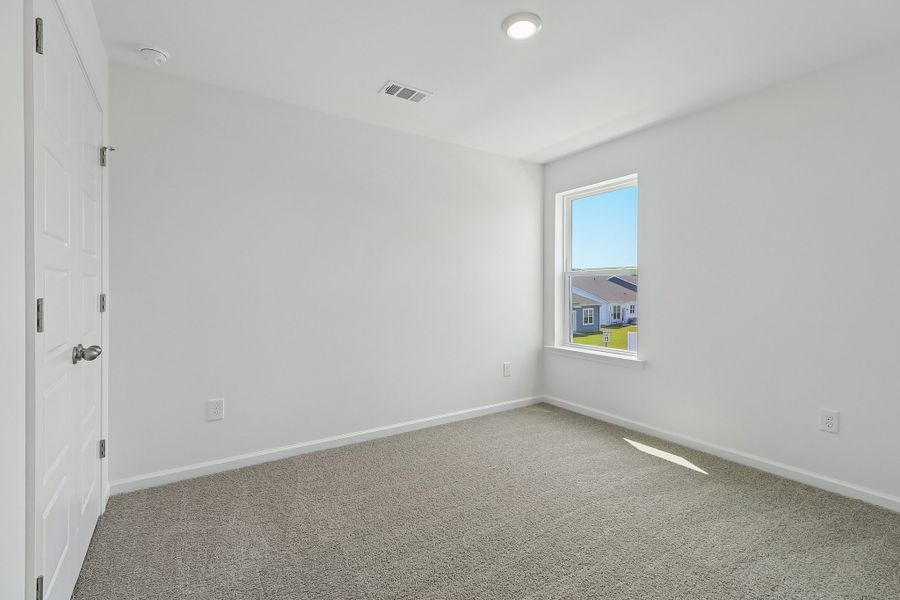 Spacious, unfurnished interior of a new home in Somerset, Myrtle Beach (Image 28).