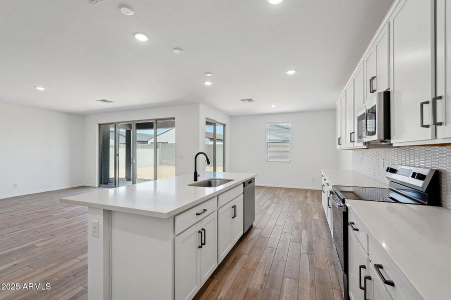 17-web-or-mls-W Cheryl Dr-1405-017