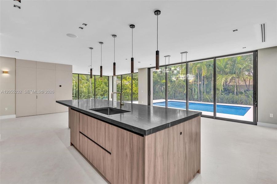 Community amenities in , Miami Beach (Image 27). Community amenities in , Miami Beach (Image 27).