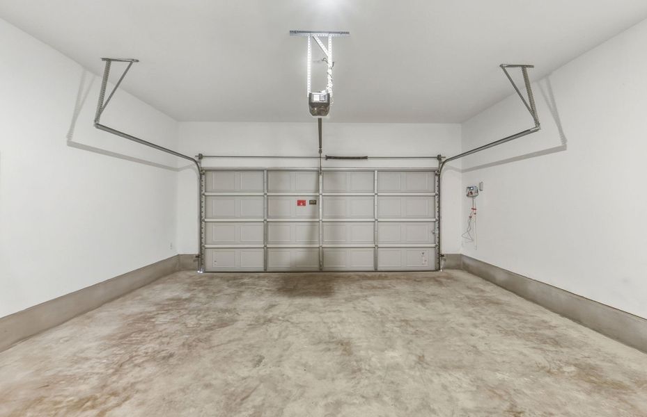 Spacious, unfurnished interior of a new home in West Cypress Hills, Spicewood (Image 39).