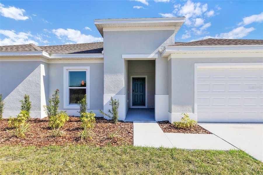 Exterior details and patio area of a home in Grand Oaks, Avon Park (Image 4).