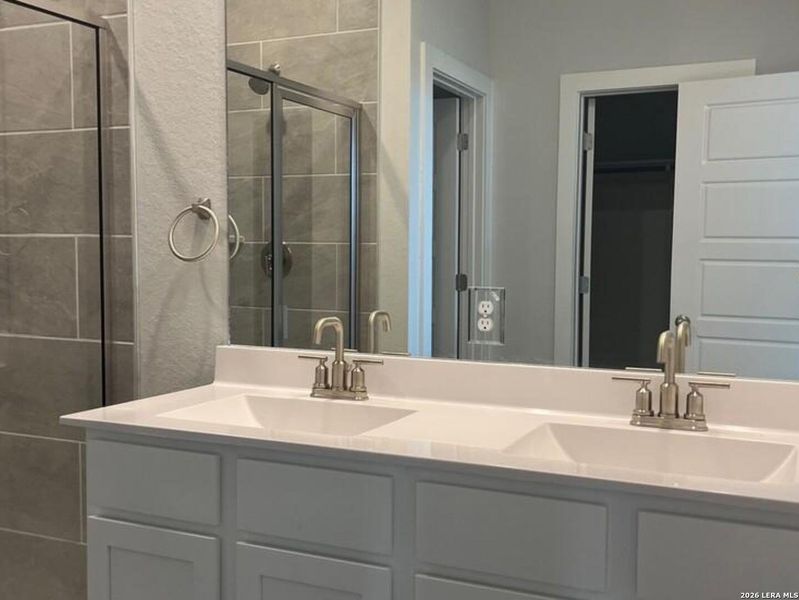 Close-up of interior finishes inside a home in Highland Ridge, New Braunfels (Image 6).