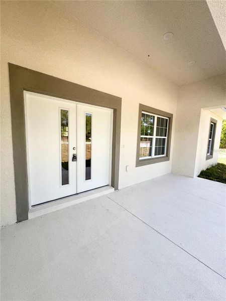 Exterior details and patio area of a home in , Dunnellon (Image 26).