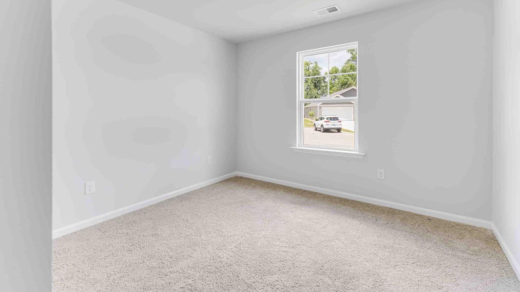 Spacious, unfurnished interior of a new home in Eagle Creek, Bolivia (Image 12).