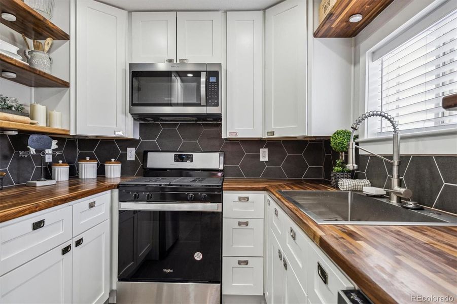 Furnished interior view inside a new home in , Lakewood (Image 21).