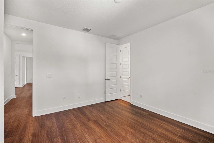 Spacious, unfurnished interior of a new home in , Tampa (Image 31).
