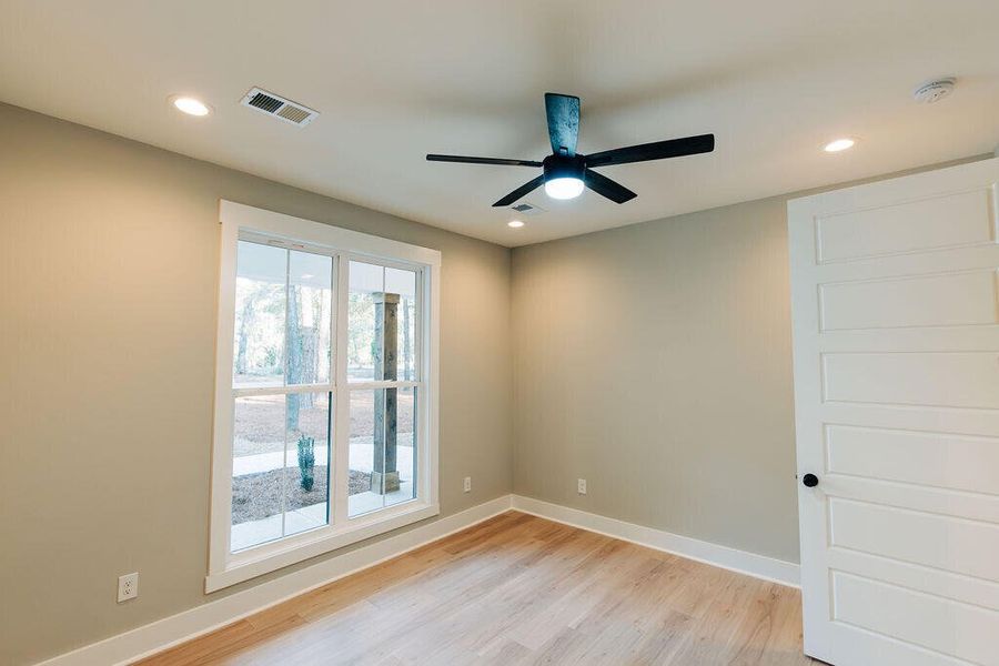 Spacious, unfurnished interior of a new home in , Walterboro (Image 37).