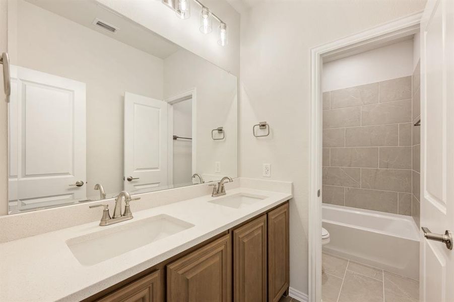 Furnished interior view inside a new home in Country Lakes Classic 60, Argyle (Image 10).