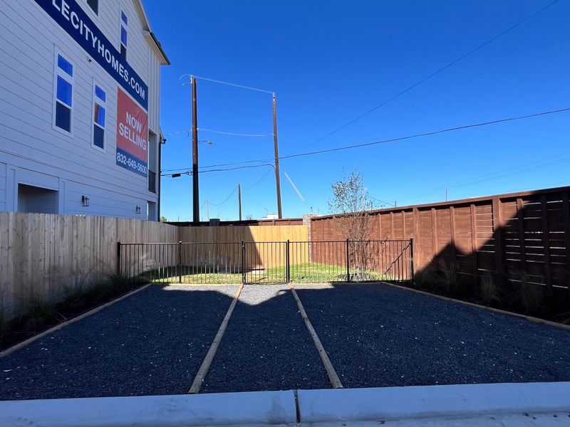 Exterior details and patio area of a home in Yale Terrace, Houston (Image 20).
