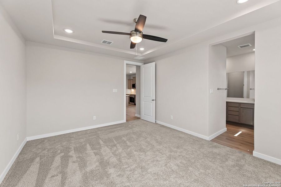 Spacious, unfurnished interior of a new home in Highland Ridge, New Braunfels (Image 20).