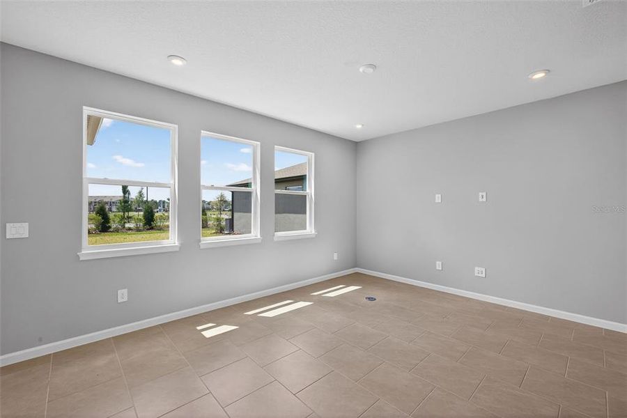 Spacious, unfurnished interior of a new home in Crosswind Ranch, Parrish (Image 17).
