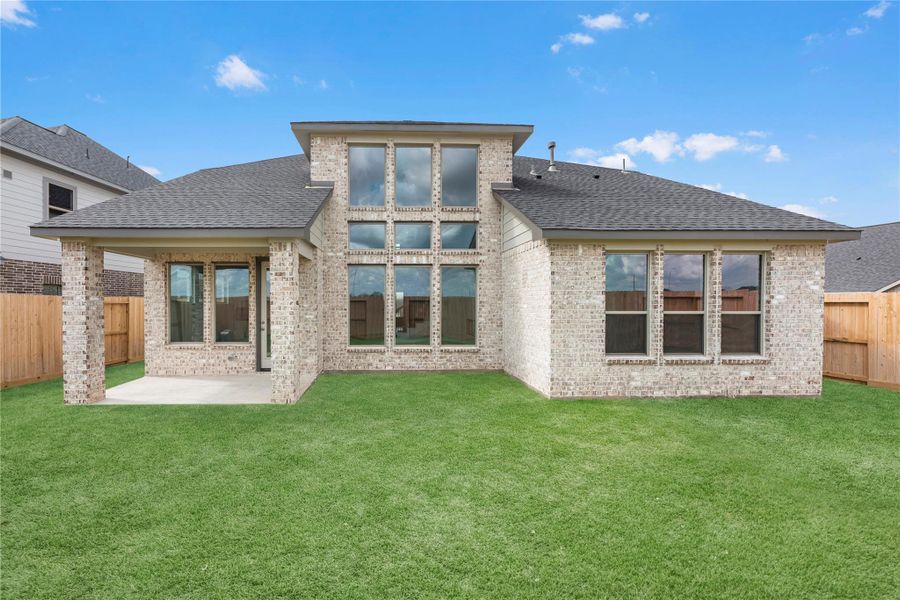 *Grass has been digitally enhanced. *Grass has been digitally enhanced.