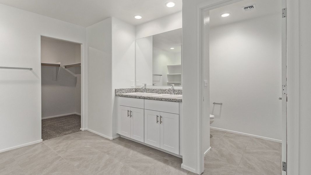 Furnished interior view inside a new home in Hanson Ridge, Vail (Image 10).