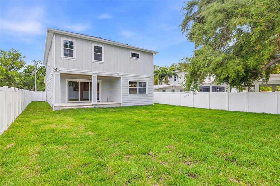 Exterior details and patio area of a home in , Tampa (Image 14).