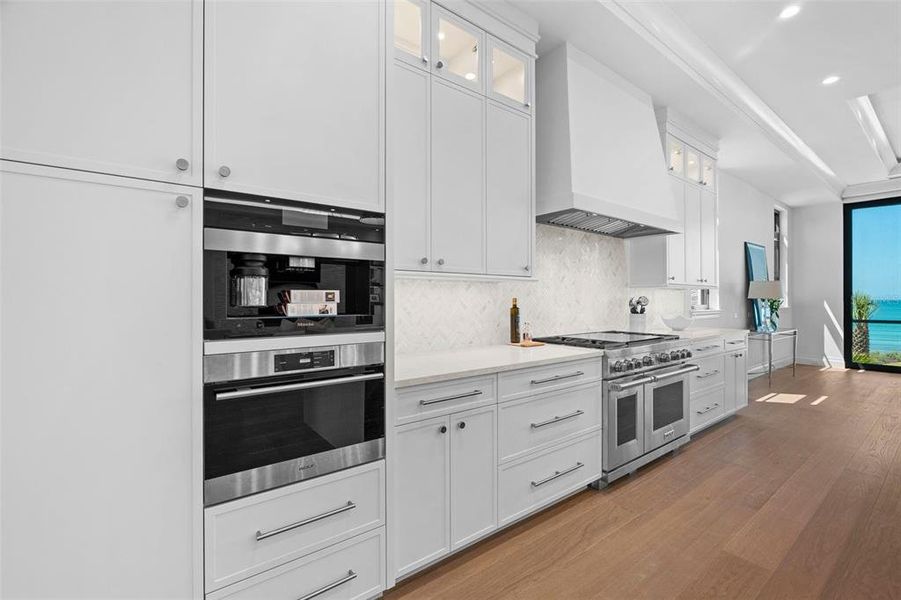 Furnished interior view inside a new home in , Sarasota (Image 49).