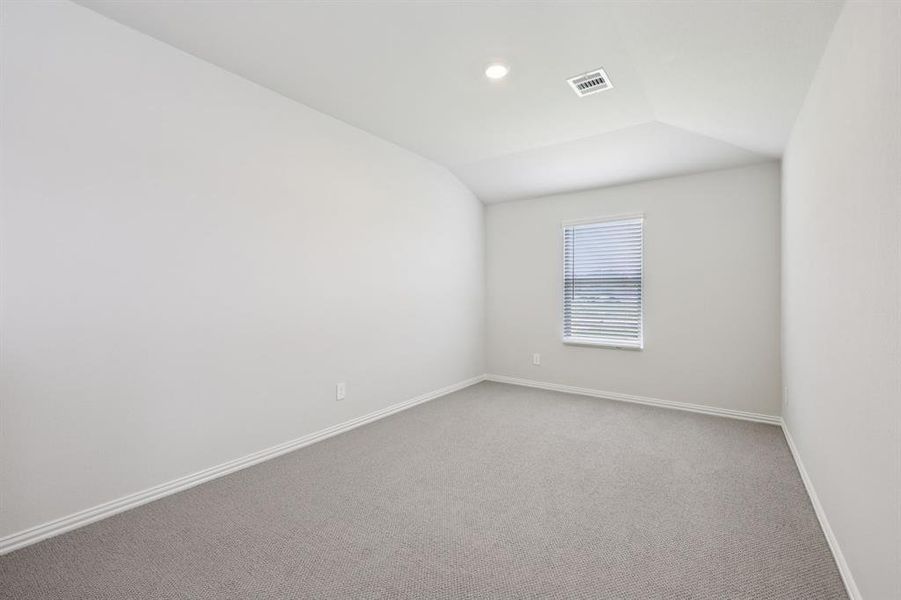 Spacious, unfurnished interior of a new home in Westmoor, Sherman (Image 28).